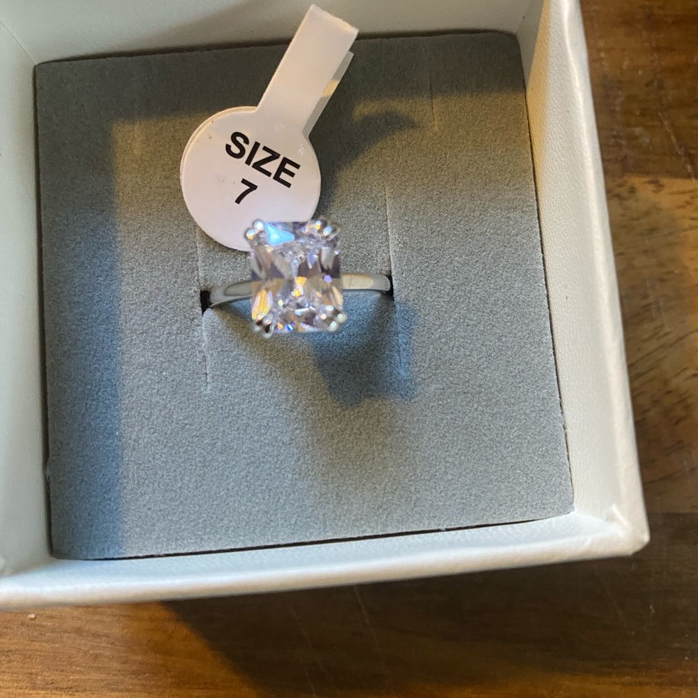 Diamond engagement ring